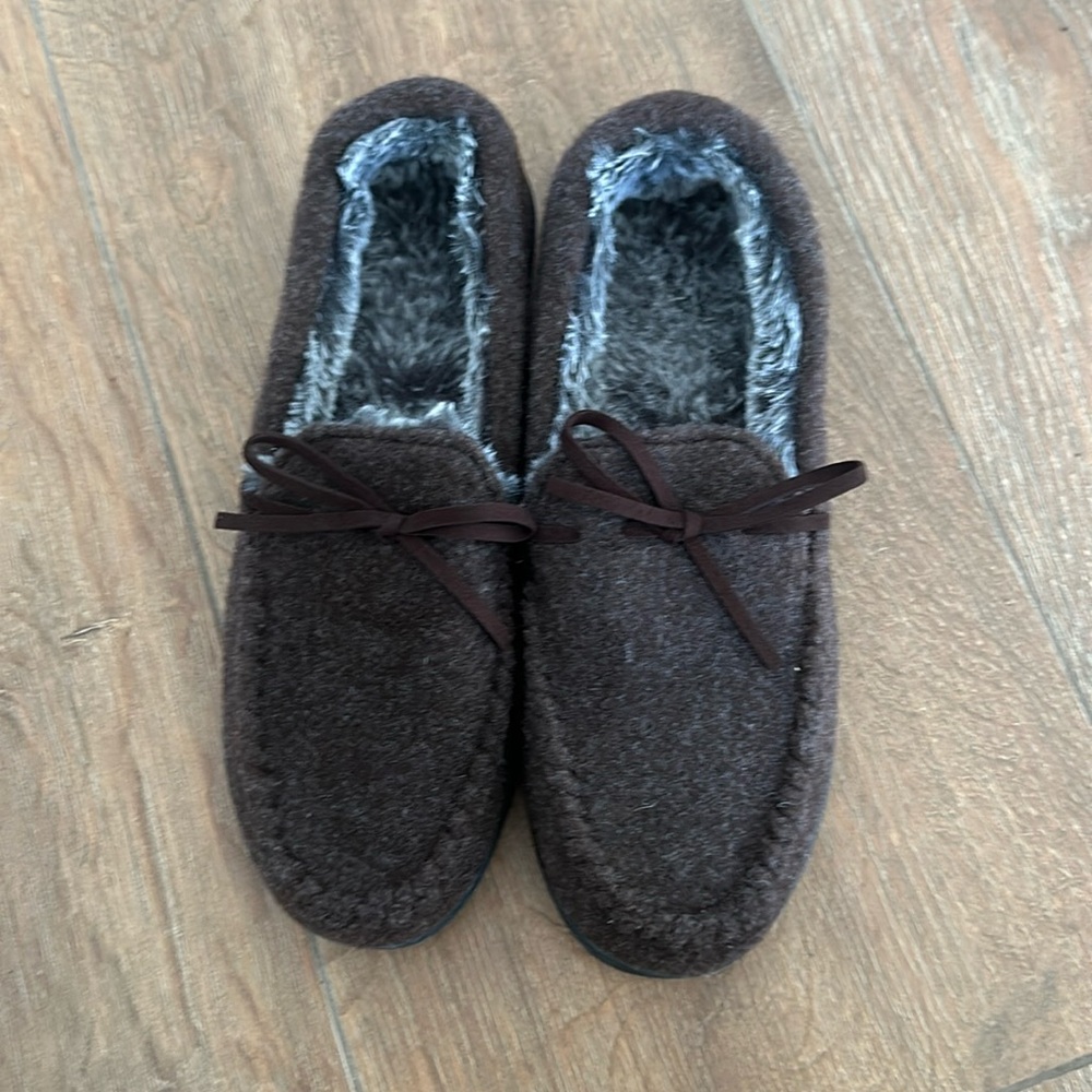 Men's slippers. Color brown. Size 13-14. Grey/ white furry lining,